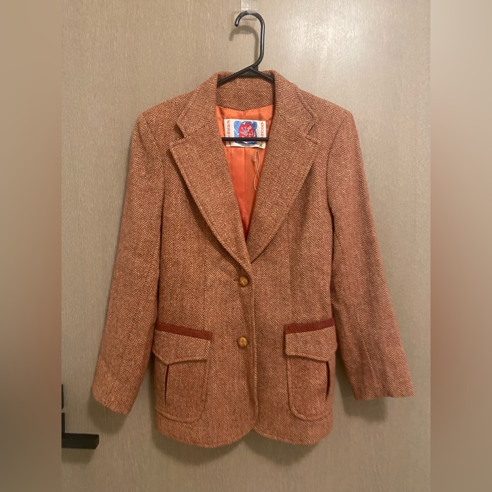SOLD! Gorgeous vintage wool blend herringbone blazer with elbow patches